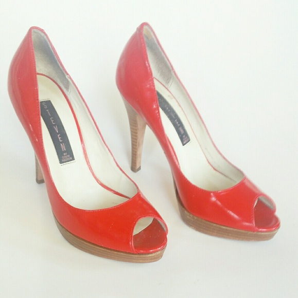 steve madden red pumps